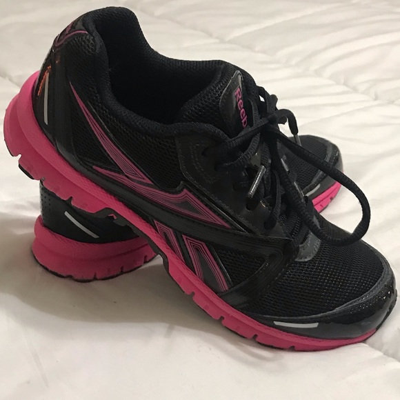 black and pink tennis shoes